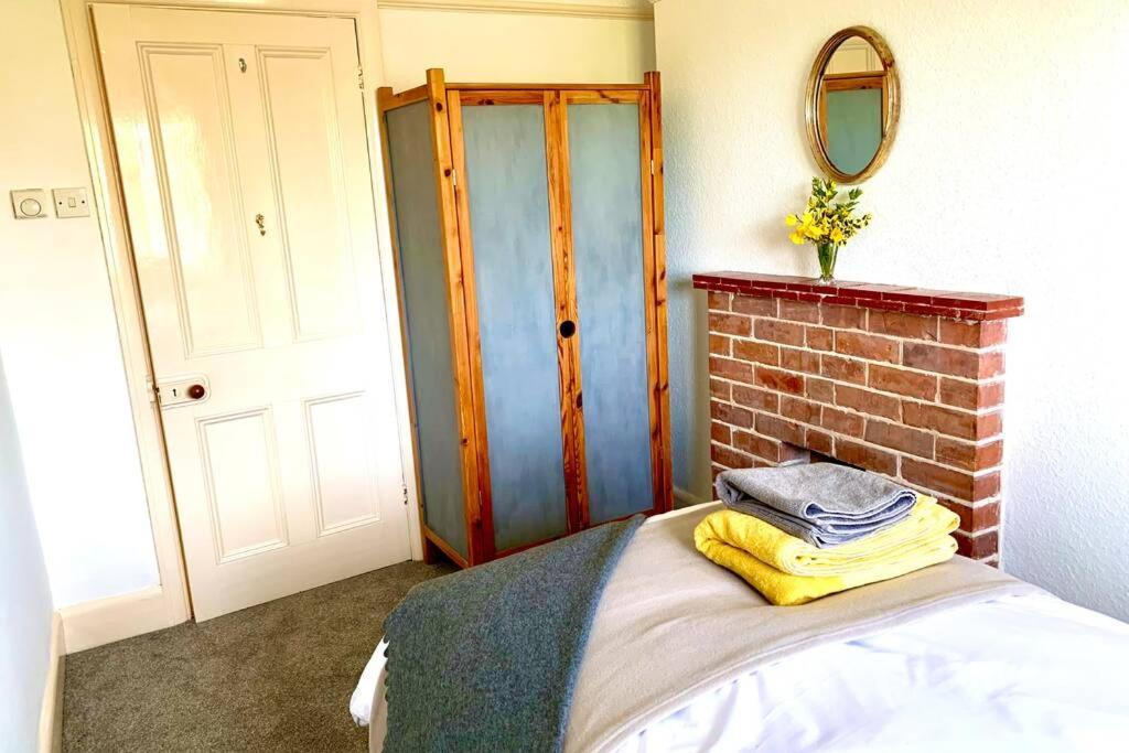 Hectors House Comfortable 4 Bed House In Mature Gardens يلفيرتون المظهر الخارجي الصورة