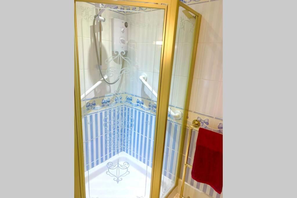 Hectors House Comfortable 4 Bed House In Mature Gardens يلفيرتون المظهر الخارجي الصورة