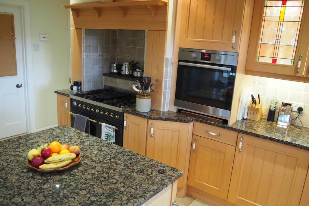 Hectors House Comfortable 4 Bed House In Mature Gardens يلفيرتون المظهر الخارجي الصورة